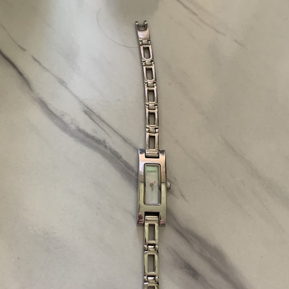 Women’s Gucci Silver Chain Watch, good condition! - Picture 2 of 5